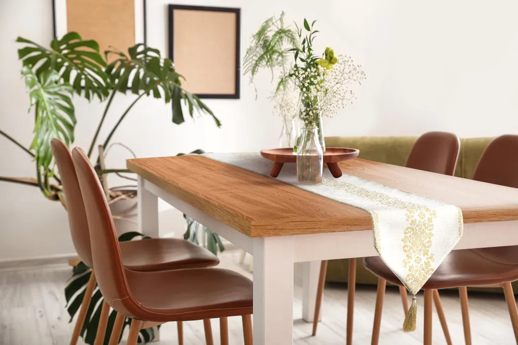 Chemin de table blanc stylé 30 x 180 cm pour décoration de table chic