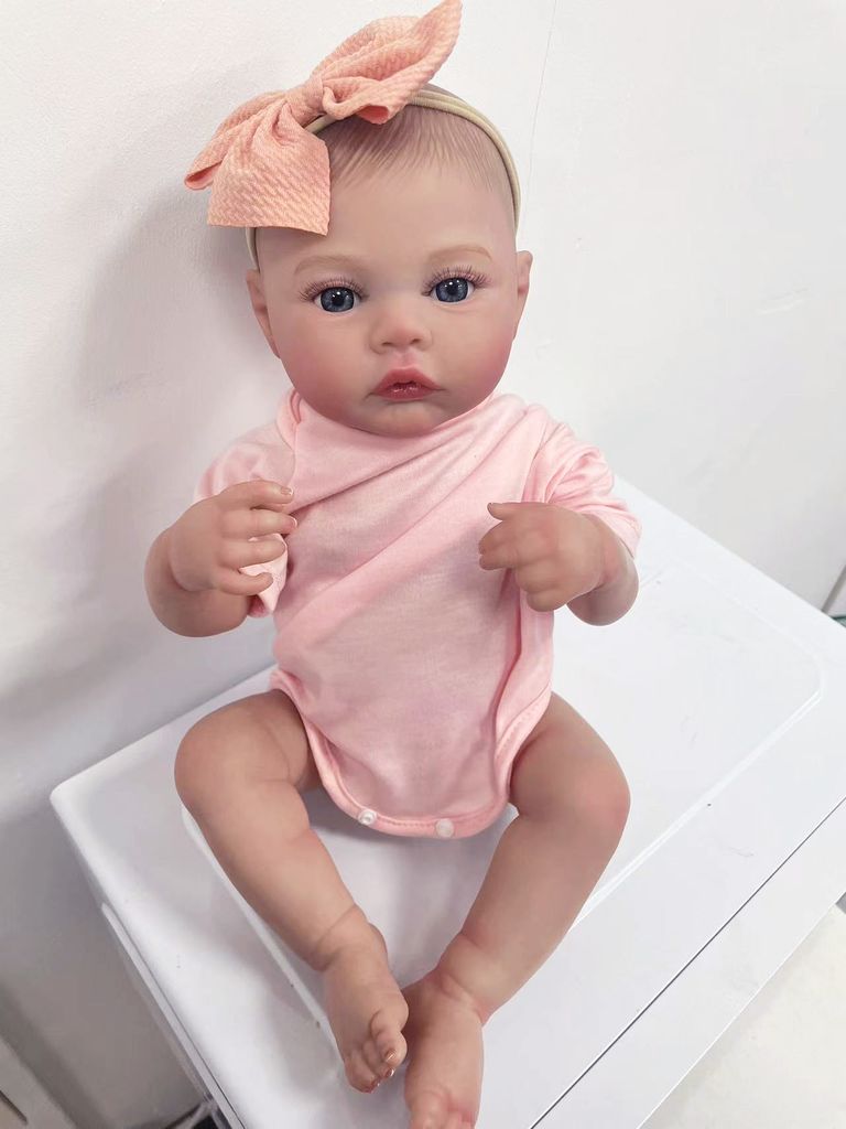 48 cm große Meadow-Puppe mit Mädchenkörper aus Vinyl, 100 % Produktbild 