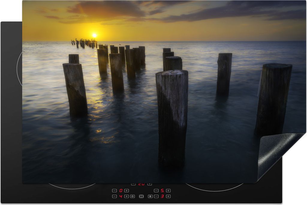 KitchenYeah Herdabdeckplatte Holzpfähle im Golf von Mexiko bei Sonnenuntergang, Florida , 80x52cm, Küche Deko, Ceranfeld Herdabdeckung, Abdeckp...