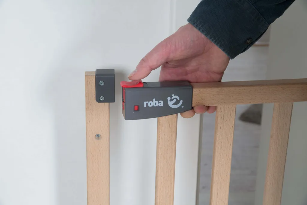 Barrière de Sécurité Escalier roba pour Protéger Bébé à la Maison - 5