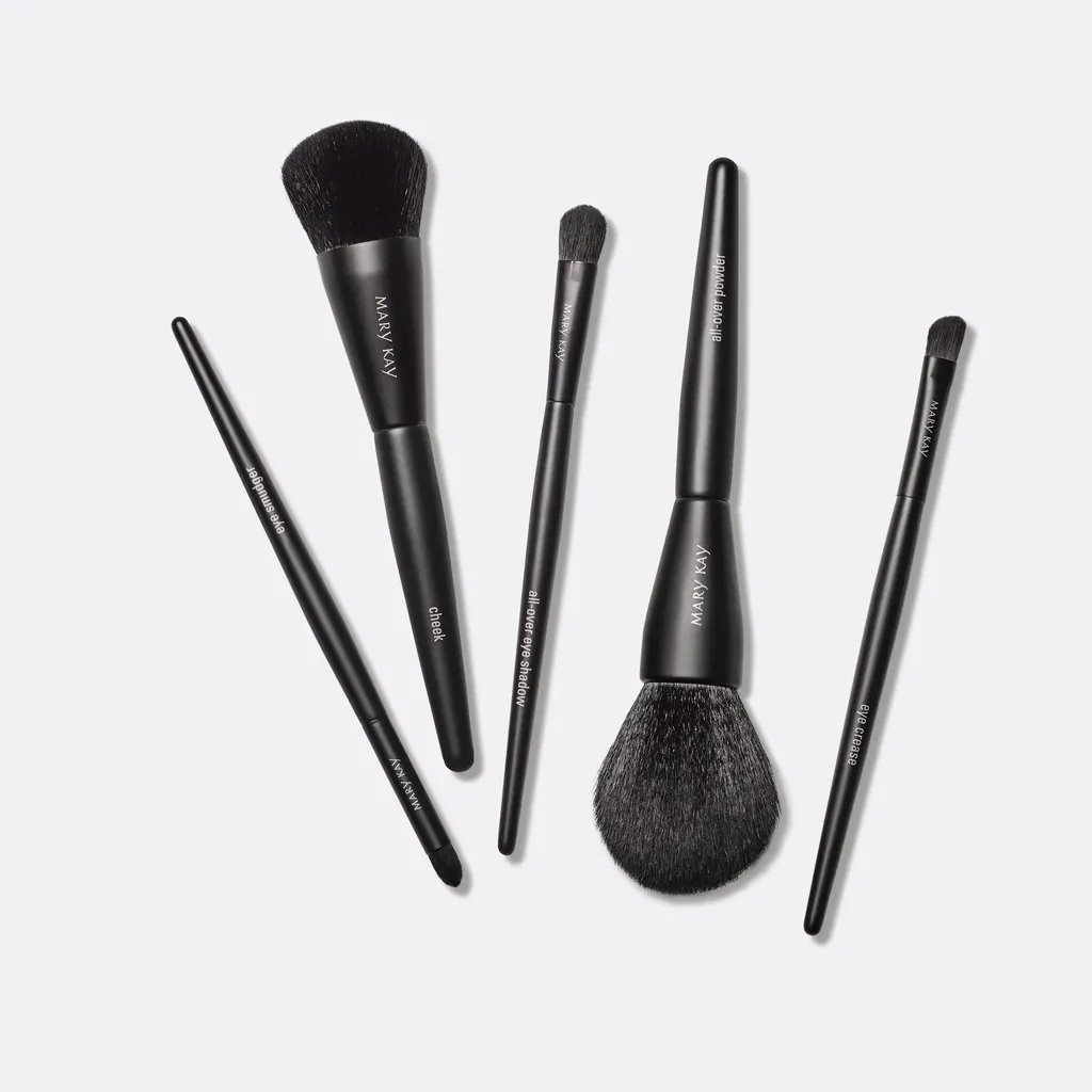 Finissez-en avec les traces de maquillage grâce aux pinceaux Mary Kay