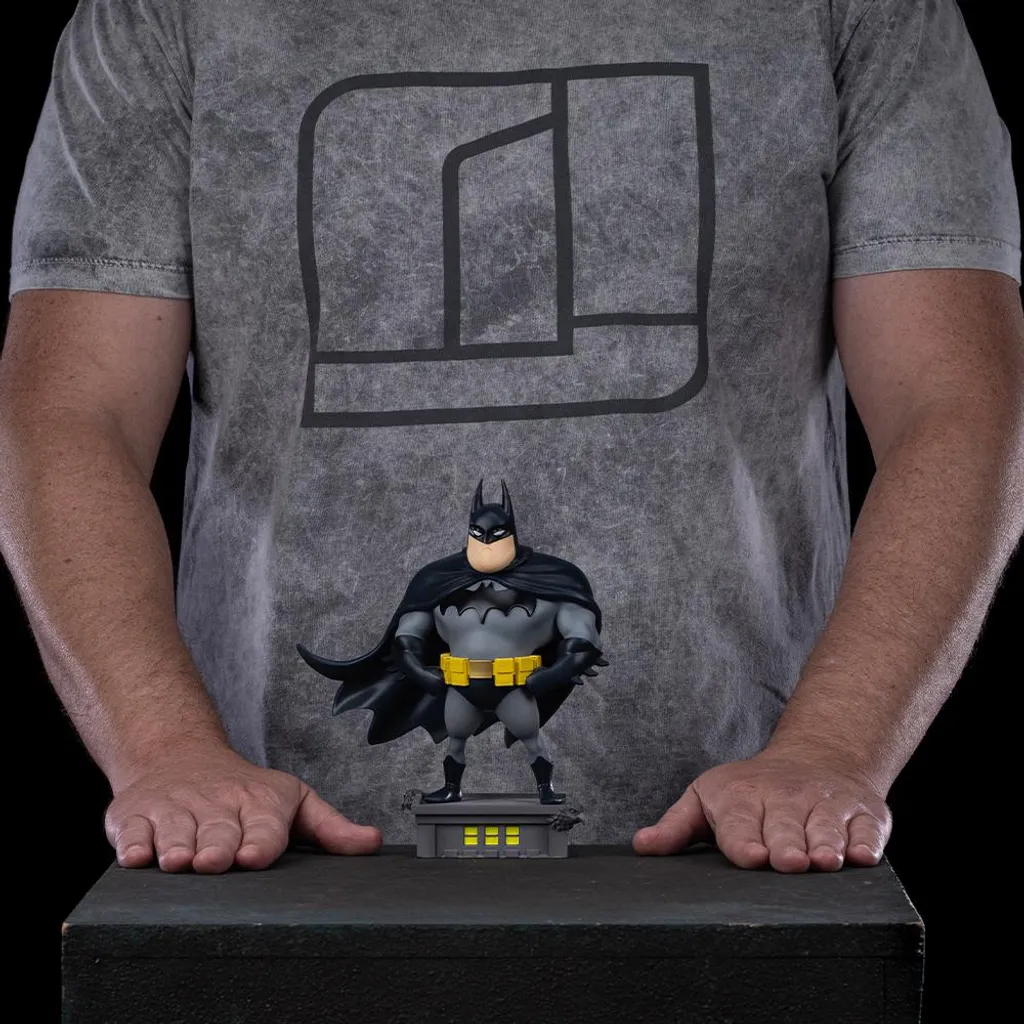 Statuette Batman Dark Knight Style Animé Iron Studios Finition Main