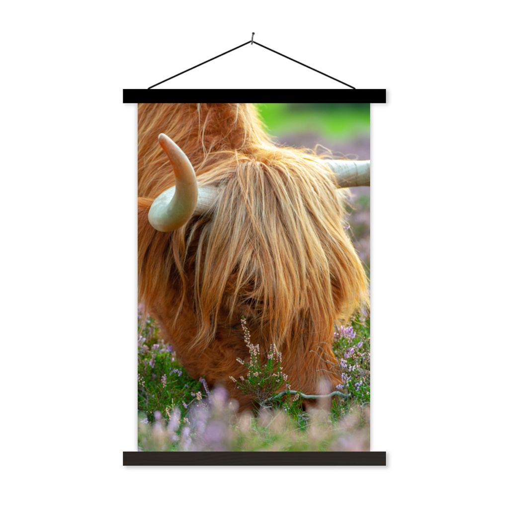 MuchoWow Textilposter Schottischer Hochländer - Hörner - Heidekraut 60x90 cm mit schwarzem Rahmen - Poster Wohnzimmer