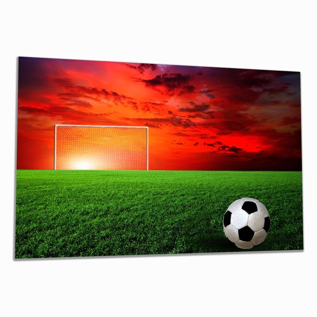 Wallario Herdabdeckplatte aus Glas, Größe 80 x 52 cm 1-teilig, Motiv Fußball - Fußballfeld bei Sonnenuntergang