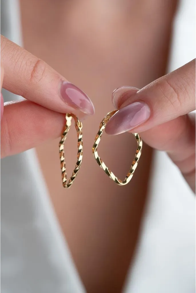 Boucles d'oreilles en argent 925 plaqué or avec motif torsadé élégant