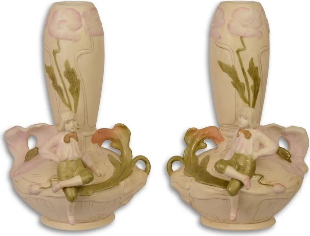 Vase en Porcelaine Art Nouveau : Décorez votre Intérieur avec Prestige