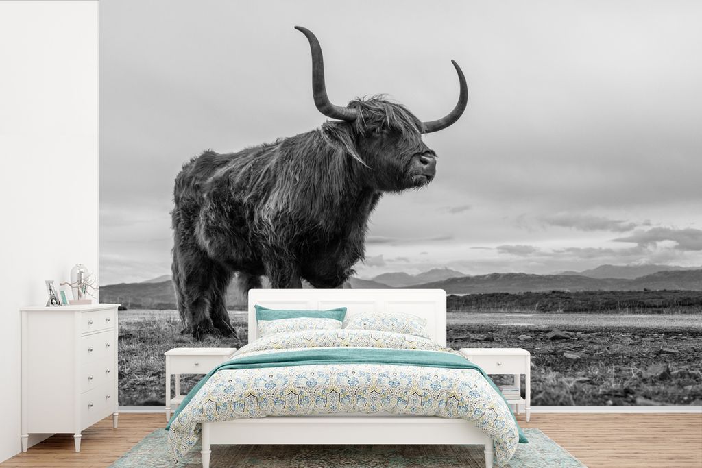 MuchoWow Fototapete für Wohnzimmer oder Schlafzimmer Wandtapete Vinyl Motivtapete Schottischer Highlander - Hügel - Schwarz - Weiß - 420x280 c...