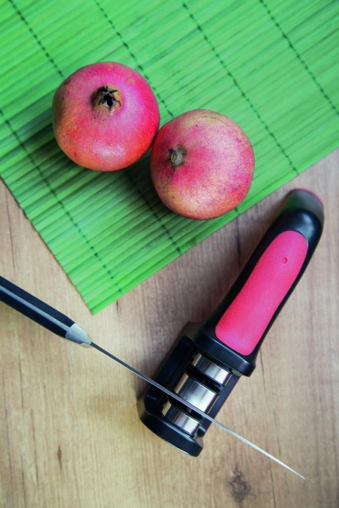 Professioneller Messerschleifer mit ergonomischem Handgriff - Keramische und Kohlenstoffrollen - Rot und Schwarz