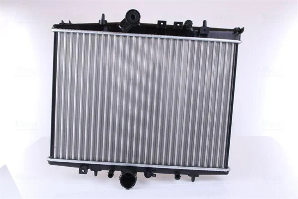 Radiateur moteur pour remplacer une pièce défectueuse sur C5 et 607