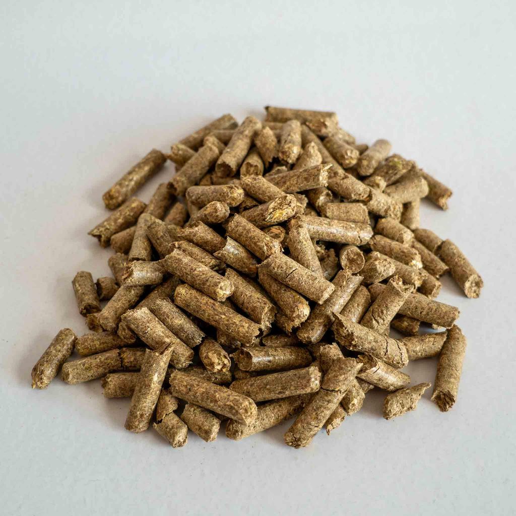 Strohpellets Gartenmulch aus Gerstenstroh 6mm – Hochsaugfähige Mulchpellets für Hochbeet Gemüse & Beete – Natürlicher Bodenverbesserer – ...