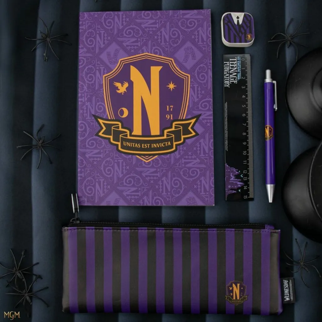 Pack scolaire Mercredi Addams complet pour ne plus manquer de matériel - 3