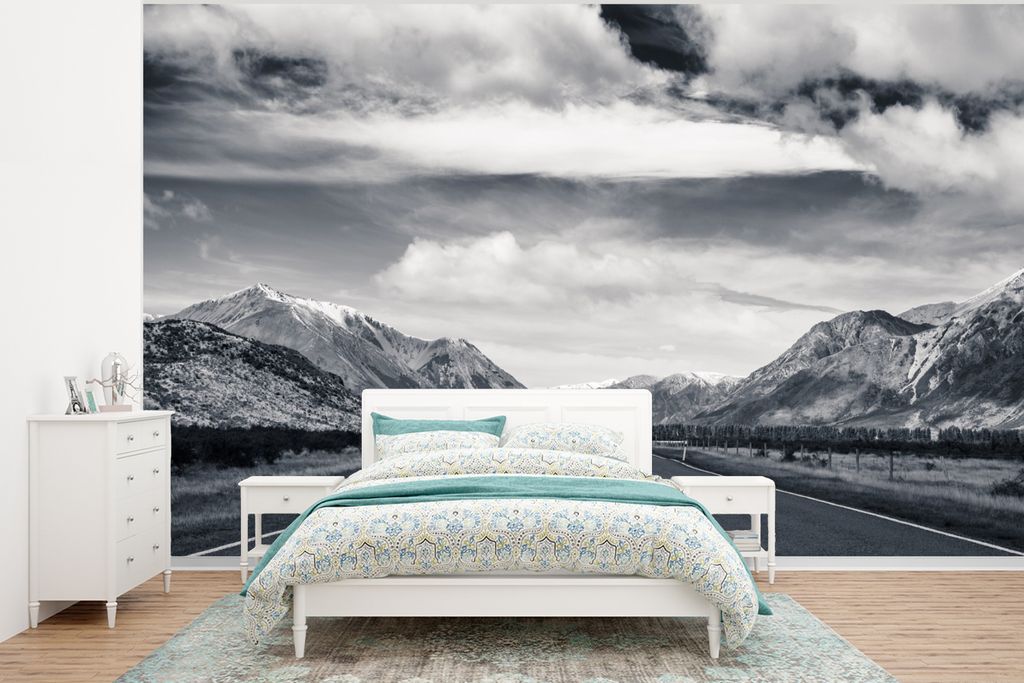 MuchoWow Fototapete für Wohnzimmer oder Schlafzimmer Wandtapete Vinyl Motivtapete Schwarz und weiß - Berg - Straße - 350x260 cm - Wohnzimmer-T...