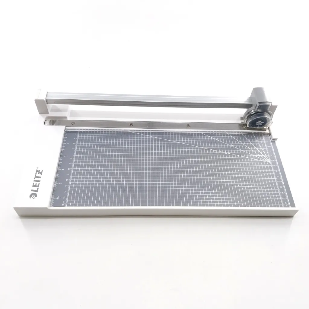 Massicot A4 pour Télétravail Leitz Precision - Découpe de 10 Feuilles Max - 11