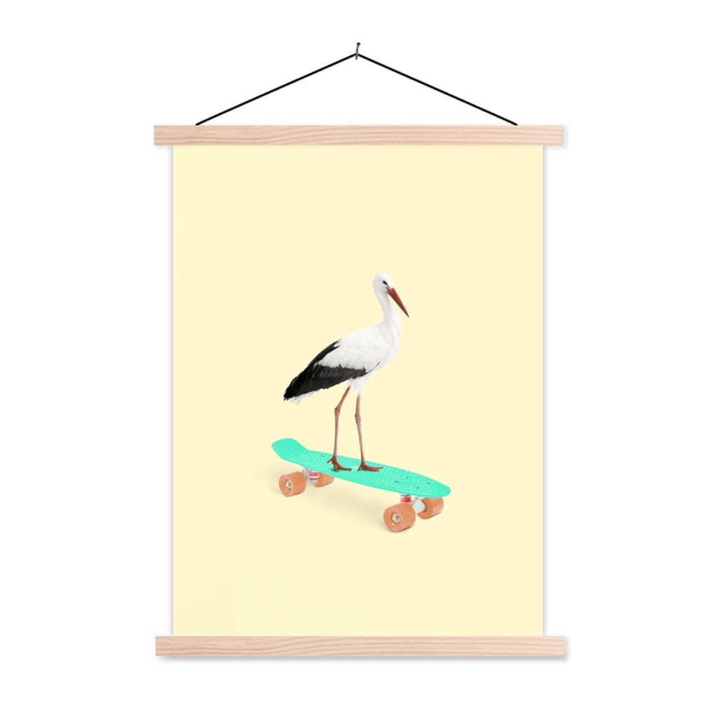 MuchoWow Textilposter Storch - Tiere - Skateboard - Gelb 120x160 cm mit holzfarbenen Rahmen - Plakatkarton