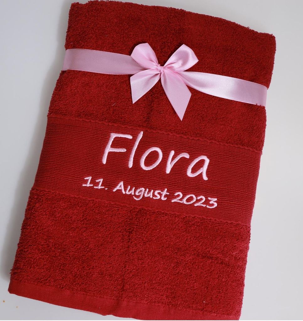 Personalisiertes Duschtuch 70 x 140 cm mit Namen und Wunschtext – besticktes Handtuch Bordeaux mit Bordüre, 500 g/m²