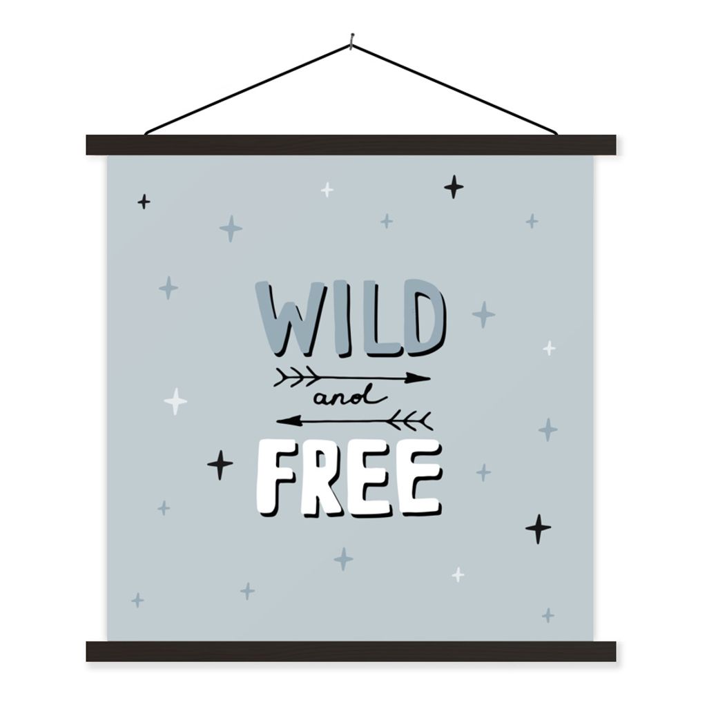 MuchoWow Textilposter Wild und frei - Zitate - Sprichwörter - Kinder - Baby - Jungen - Mädchen 40x40 cm mit schwarzem Rahmen - Fotos