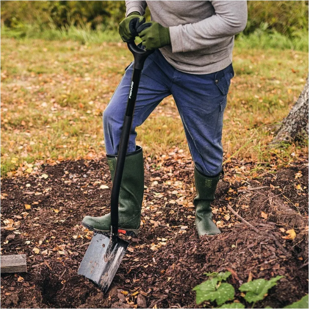 Bêche en acier au bore Fiskars Ergonomic Pro pack de 4 outils
