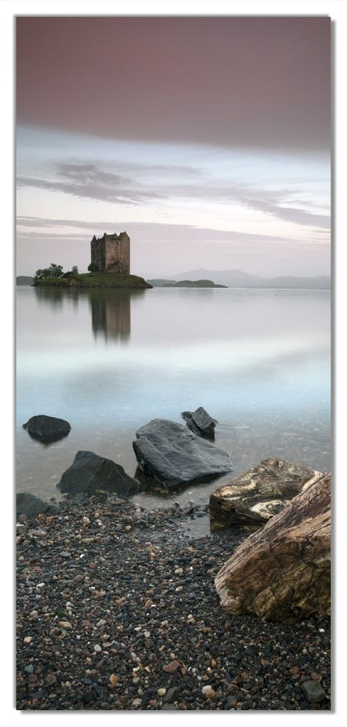 Wallario selbstklebende Türtapete 93 x 205 cm - Schloss in Schottland - Abwischbar, rückstandsfrei zu entfernen