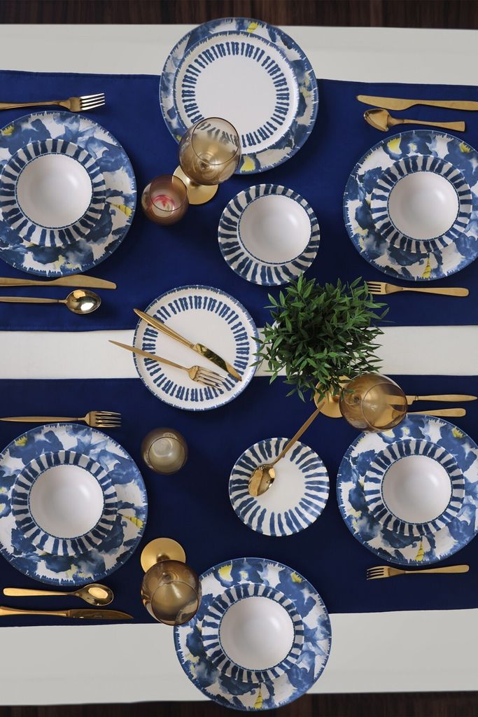 Hermia Concept, Hochwertiges 24-teiliges Dinner Set aus 100% Keramiksteinzeug, Blau und Weiß | Antibakteriell, spülmaschinen- und mikrowellenfest...