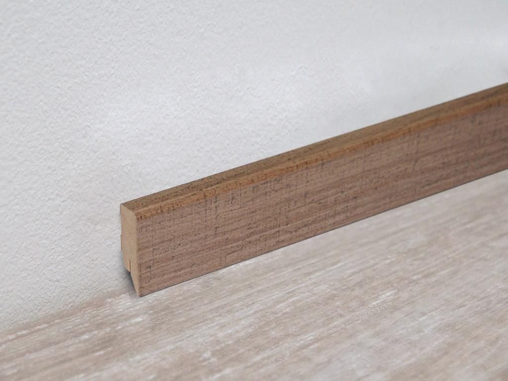 PROFI | 2,50 m | Braun 58mm Sockelleiste Eiche Dunkel Nachbildung, Folierte Sockelleiste mit MDF Kern, Cliptechnik, Leistenclips, Kabelführung, Na...