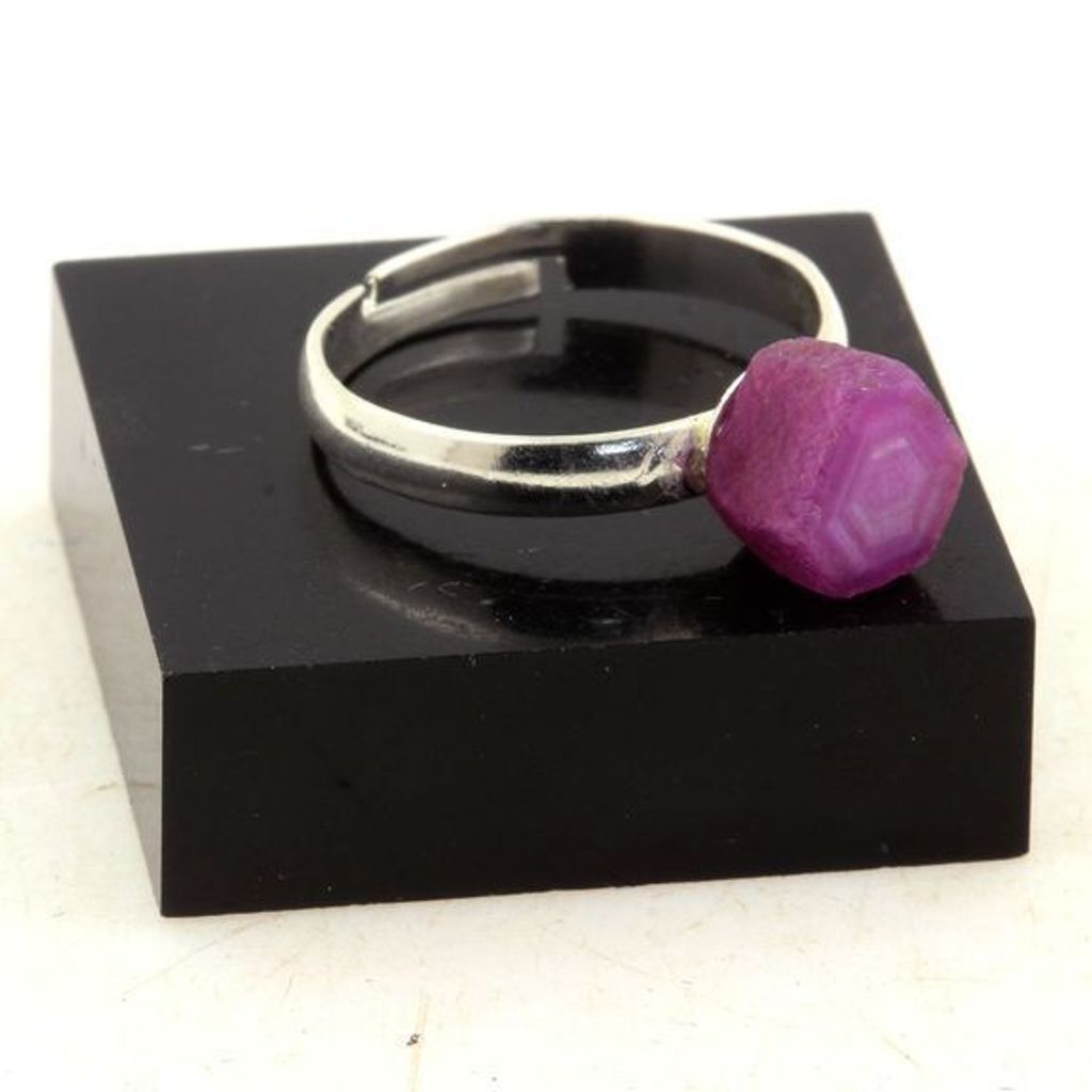 Versilberter roher Rubinring 10,77 Karat