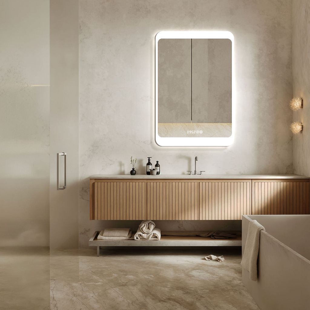 HOKO LED Badspiegel 50x70 cm KÖLN mit Beschlagfrei und Digitaluhr. Design Wandspiegel fürs Bad. Dieser Spiegel mit Beleuchtung ist mit Touch Sc...