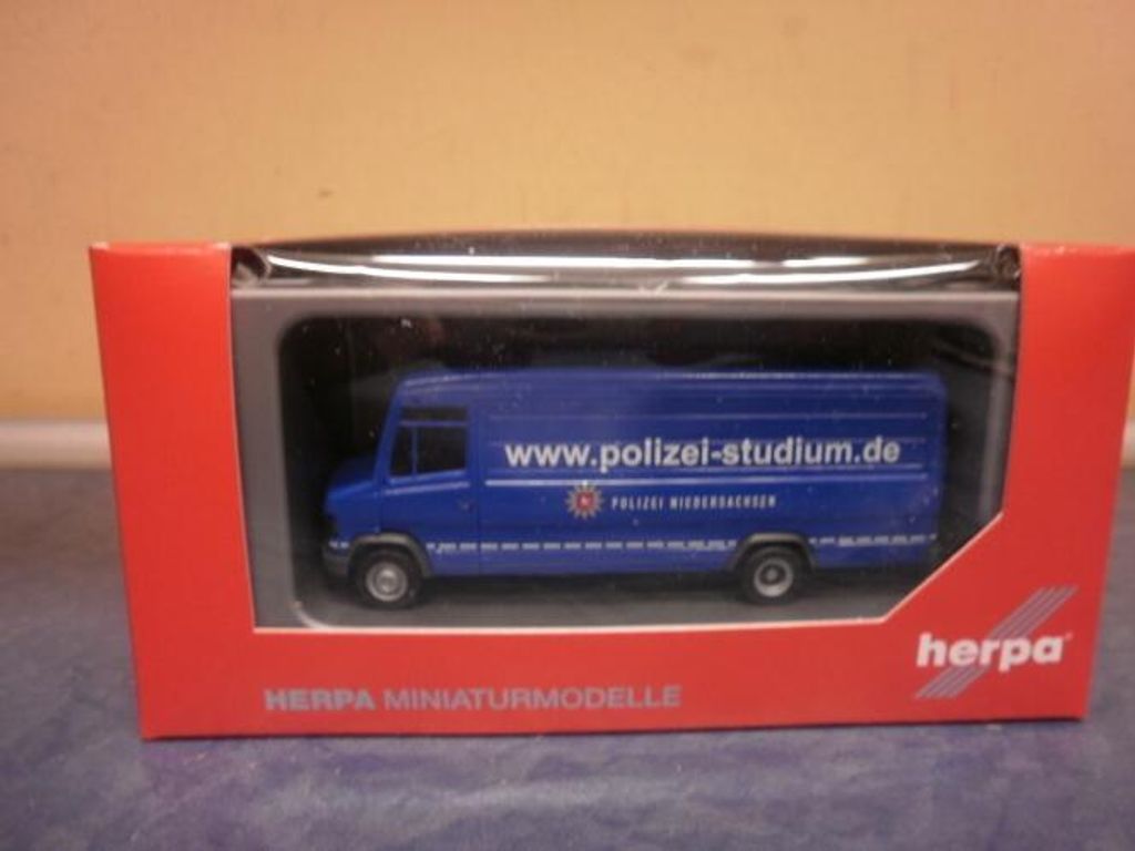 Herpa MB Vario T2 Langkasten Polizei Niedersachsen 091411