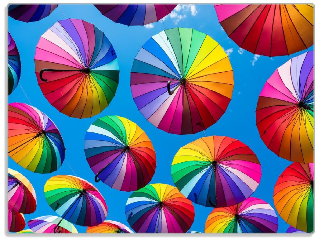 Wallario Glasunterlage, Schneidebrett aus Glas, Größe 30 x 40 cm, Motiv Bunte Regenschirme vor blauem Himmel