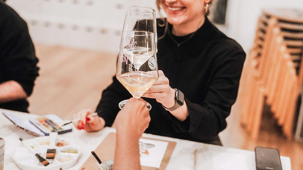 Jochen Schweizer Aquarellkurs Berlin mit Weinprobe; Erlebnis verschenken oder selbst erleben; Gutschein gültig für 1 Person Gruppengröße: 10-30...
