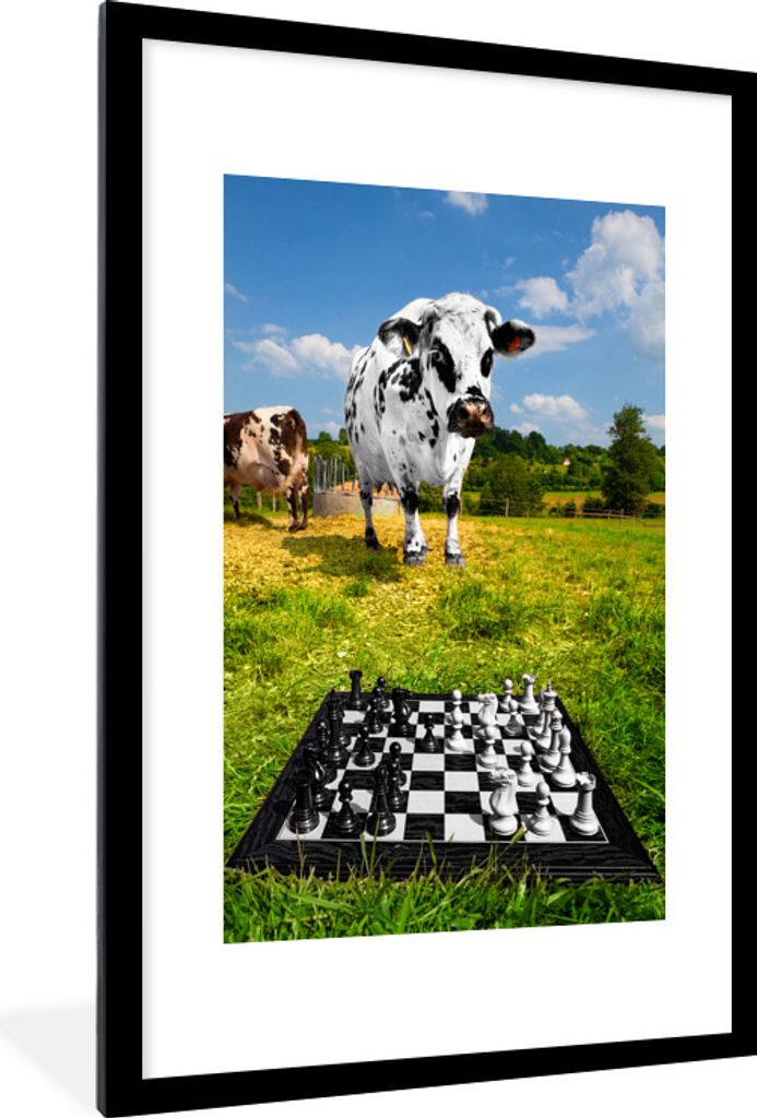 MuchoWow® Gerahmtes Poster Eine Partie Schach auf der Wiese Produktbild 