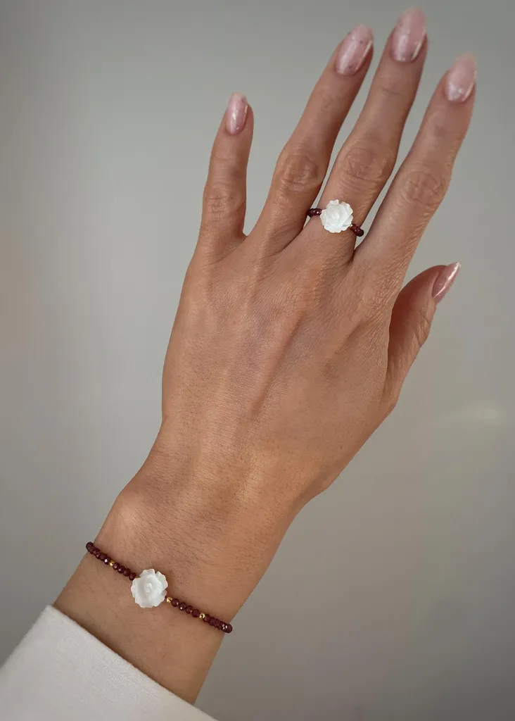 Bracelet Élastique Grenat et Nacre Rose : Vertus de Force et de Sérénité - 7