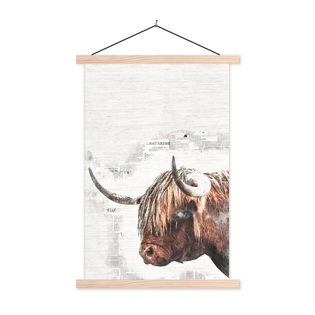 MuchoWow Textilposter Scottish Highlander - Zusammenfassung - Zeitungsartikel 120x180 cm mit holzfarbenen Rahmen - Textil-Plakat