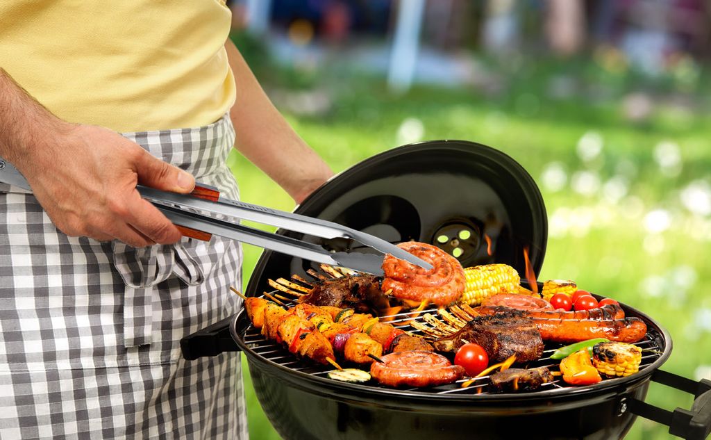Grillzange Aus Edelstahl Mit Holzgriff – 43 Cm Lange BBQ-Zange Für Fleisch & Grillgut | Kreatives Design, Perfektes Geschenk Für Grillfans