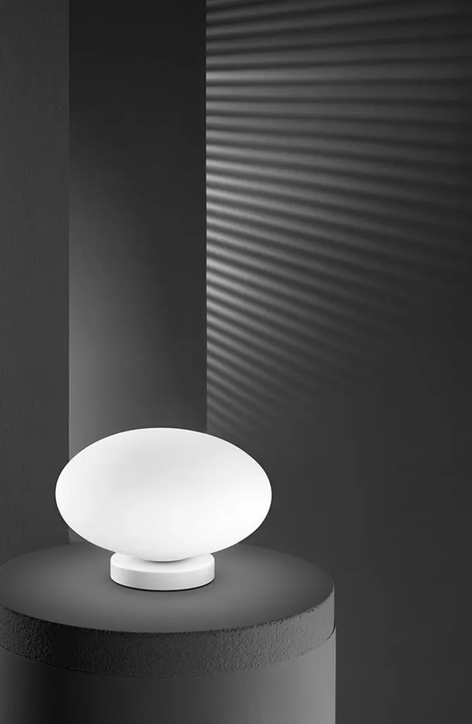 Lampe de Chevet Satinée Blanche et Structure Métal au Design Élégant