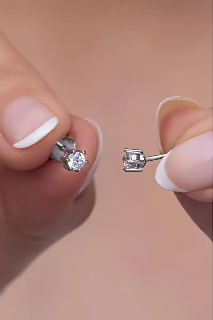 Puces d'oreilles en argent rhodié et solitaire zircon pour femme