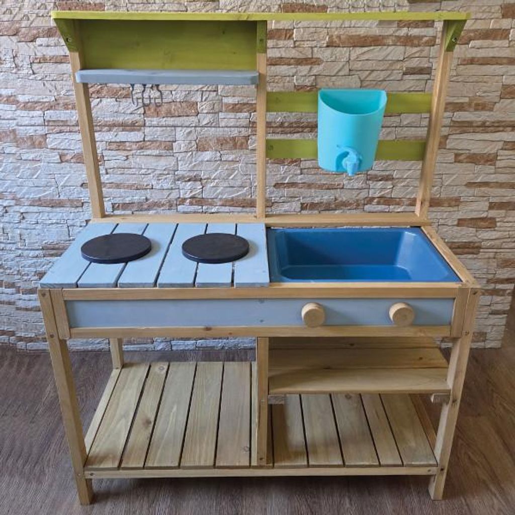 Spielküche ausem Holz – Fröhlicher Spielspaß mit bunten Details