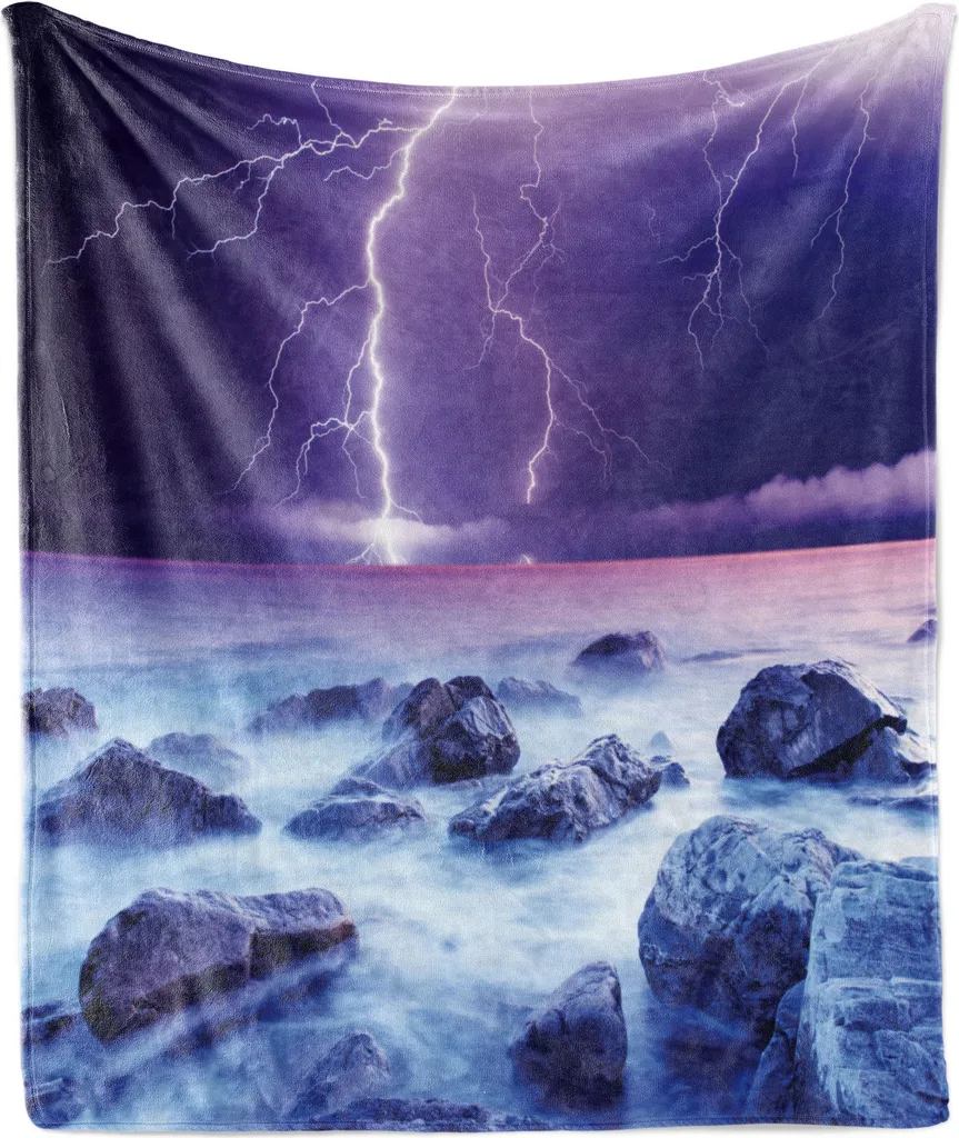 ABAKUHAUS Coperta in morbido pile di flanella, cielo tempestoso, rocce oceaniche spaventose, vista notturna, stampe artistiche in colori astratti, 175 x 230 cm, viola e indaco