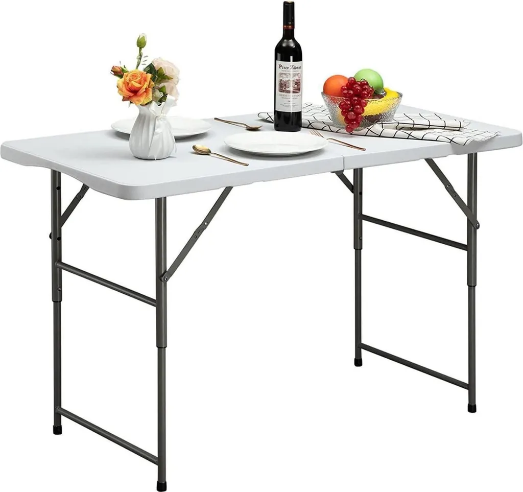 Table pliante gain de place : la solution pour vos invités et fêtes