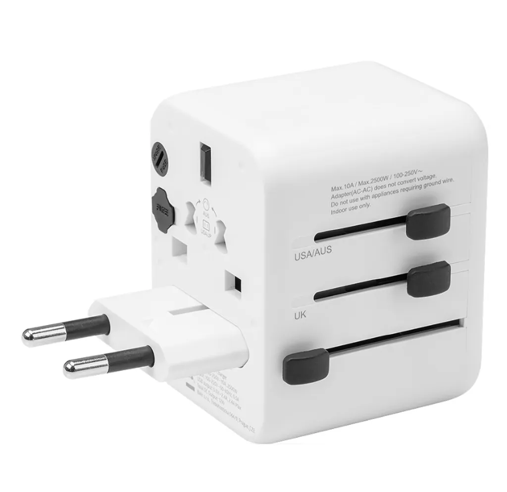 Adaptateur secteur monde Tactical PTP Blanc idéal pour vos vacances