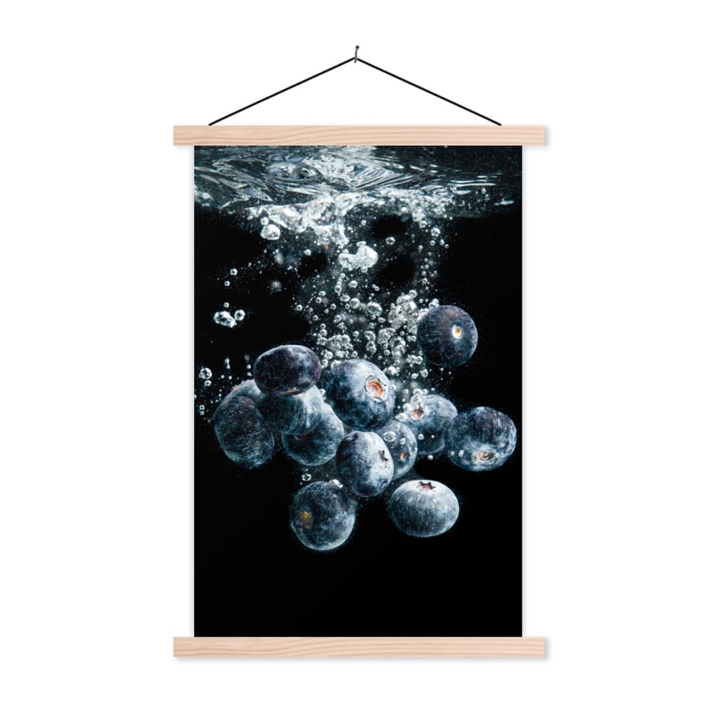 MuchoWow Textilposter Blaubeeren - Obst - Beeren - Stillleben - Wasser - Schwarz 120x180 cm mit holzfarbenen Rahmen - Textil-Plakat