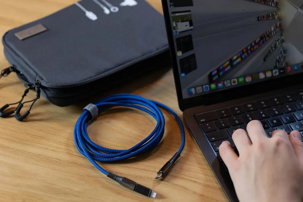 Câble de charge TROIKA SPEEDY XL bleu de 2m pour synchronisation rapide