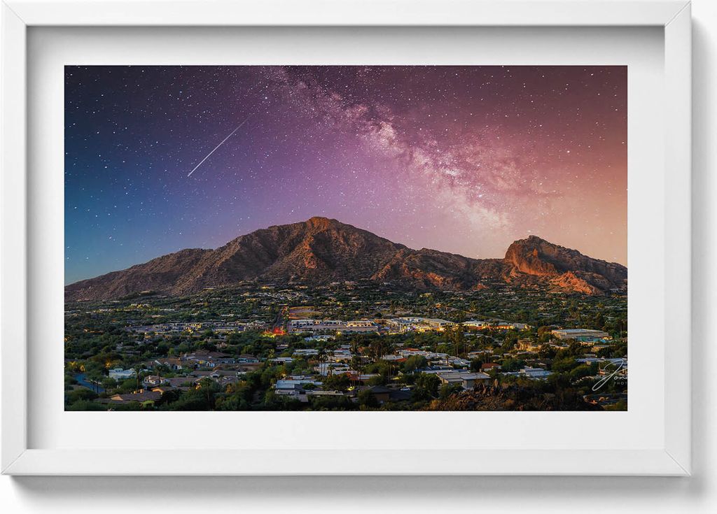 Berge mit einer Galaxie am Himmel– Wandbild mit Rahmen – Gerahmtes Bild – Wanddekoration – 60x40 cm – Schwarz Rahmen