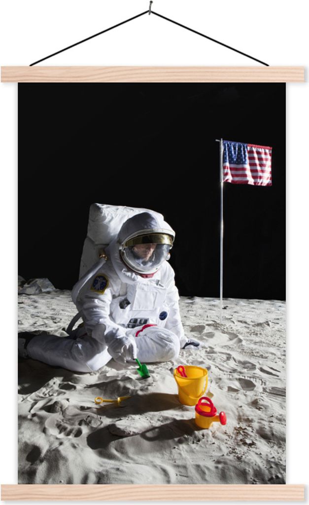 MuchoWow Textilposter Astronaut - Mond - Sandburg 60x90 cm mit holzfarbenen Rahmen - Textil