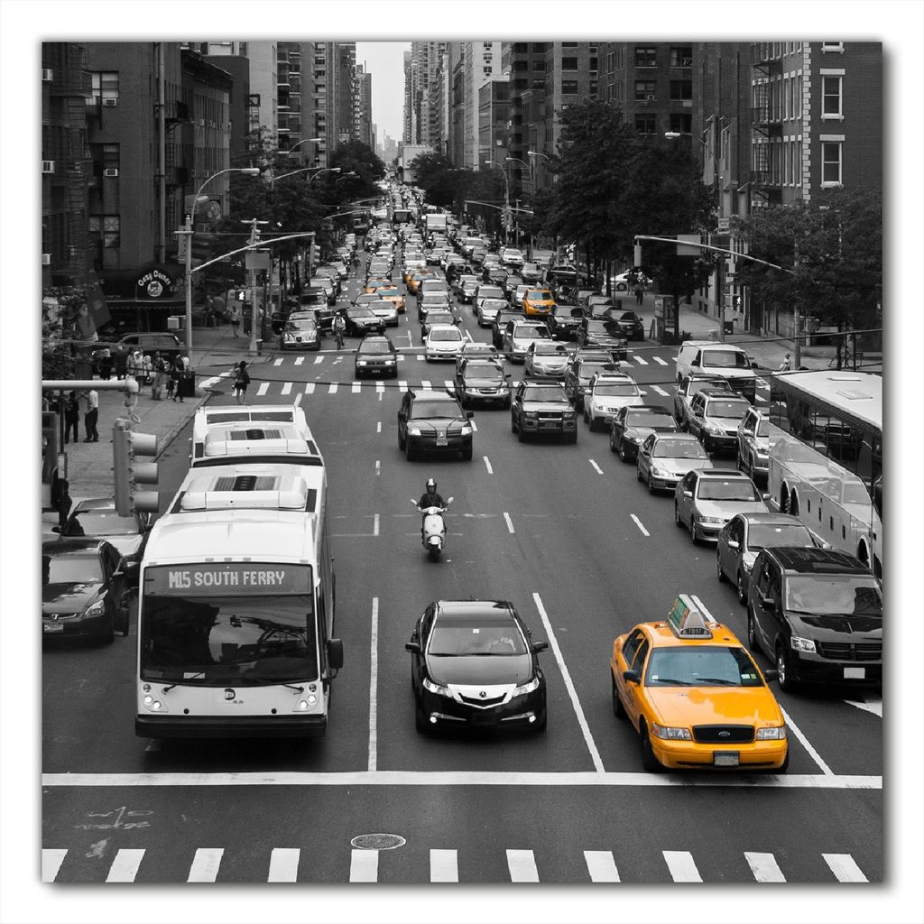Wallario selbstklebende Möbelfolie/ Tischdecke für Innen und Außen, Größe: 70 x 70 cm - New York Yellow Taxi I