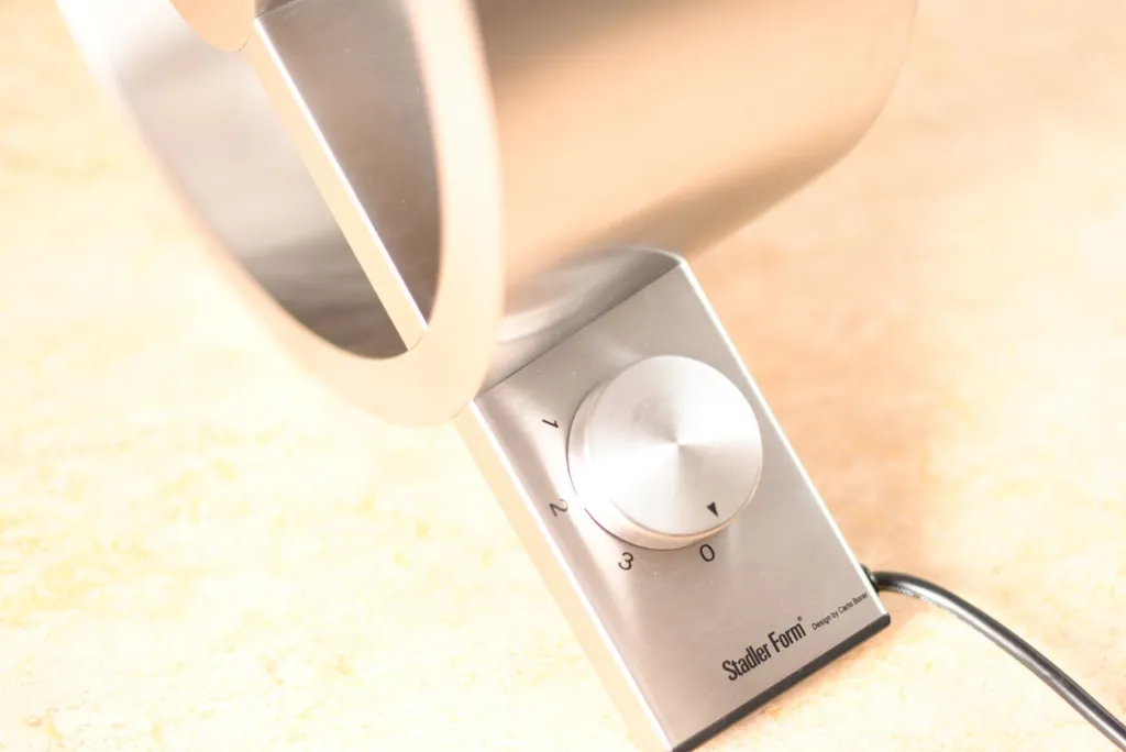 Ventilateur de bureau Stadler Form Q argent pour rafraîchir le salon