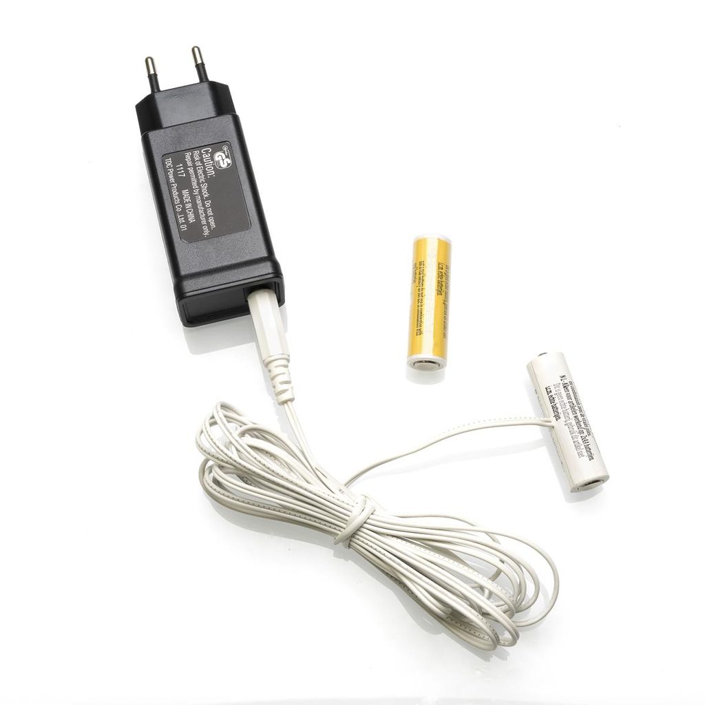 Konstsmide 5162-000 Netzadapter für Batterieartikel mit 2 x AA 1.5V Batterien, 3V , weißes Kabel