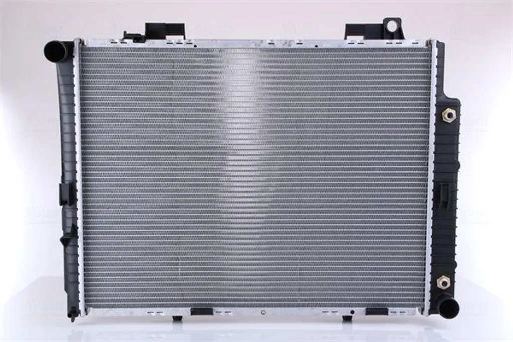 Radiateur moteur NISSENS 62665A pour Classe E OE 2105001603 robuste