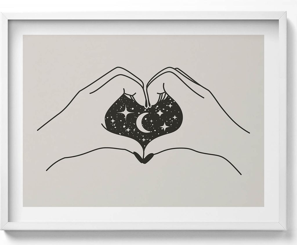 Hand Herz und Kosmos - Illustration– Wandbild mit Rahmen – Gerahmtes Bild – Wanddekoration – 80x60 cm – Weiß Rahmen