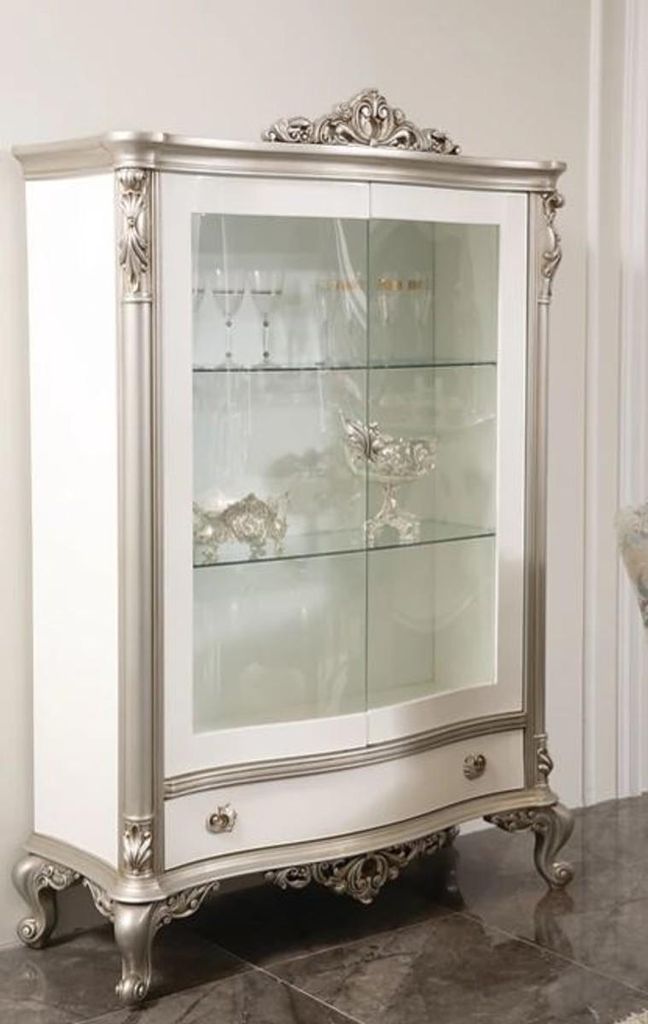 Casa Padrino Luxus Barock Vitrine Weiß / Silber 124 x 54 x H. 198 cm - Edler Massivholz Vitrinenschrank mit 2 Glastüren und Schublade - Barock M...
