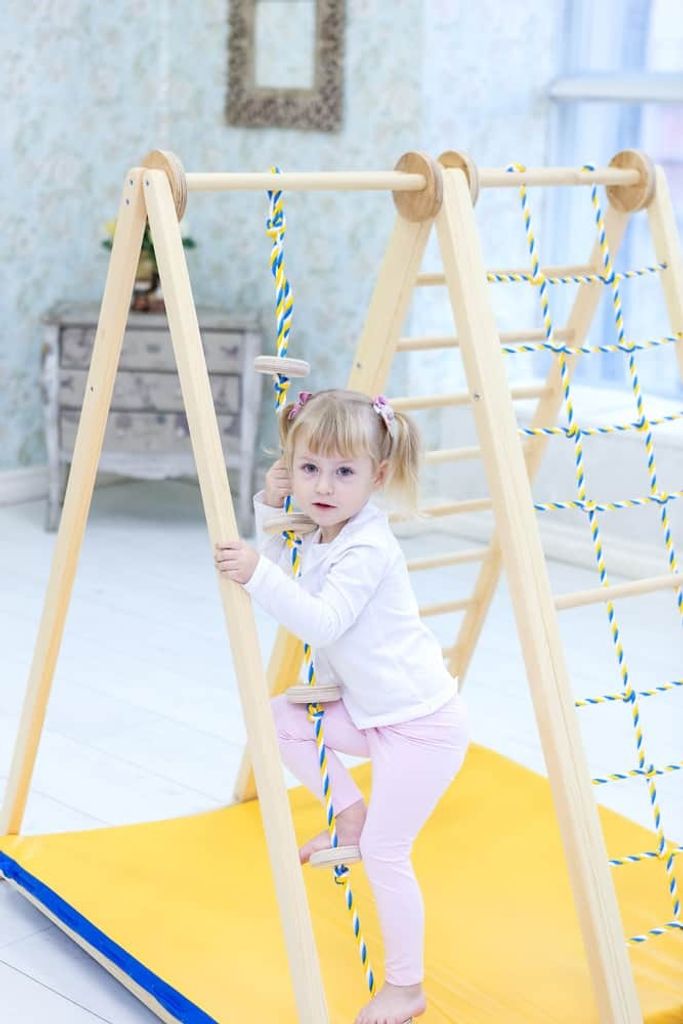 Gymnastikseil mit Einsätzen für die Pyramide